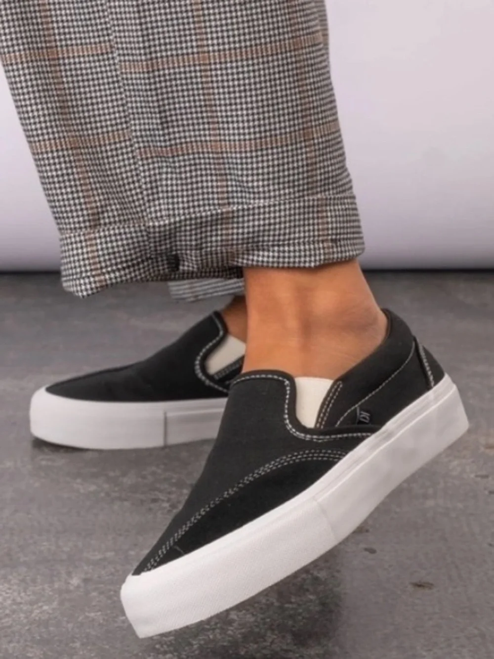 Clear Weather Dodd Unisex Slip on Sneakers Size 9 Men 10.5 Women NIB